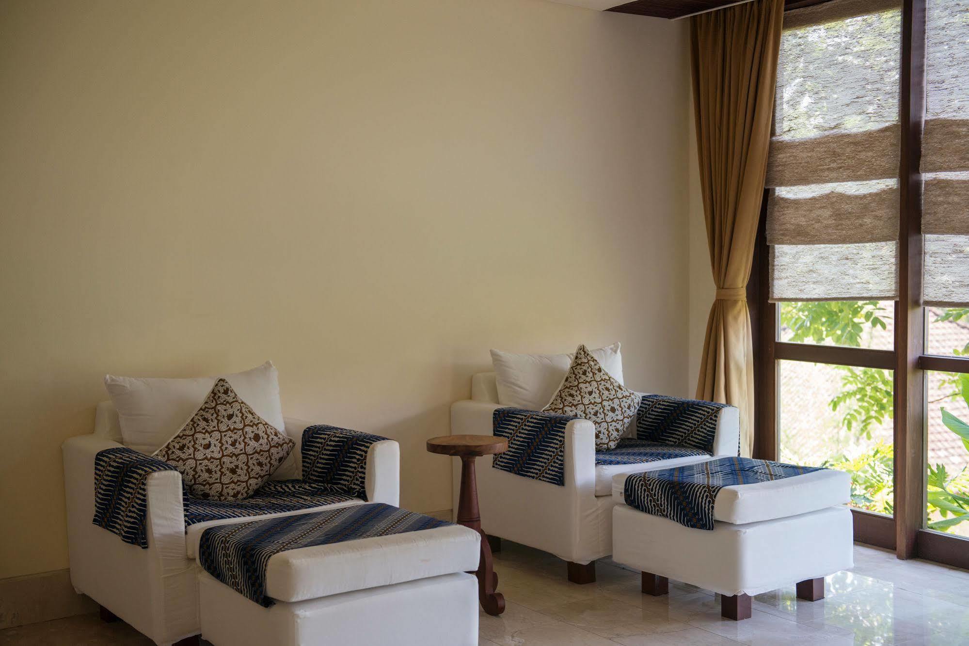 सहारा Komaneka At Rasa Sayang 4*